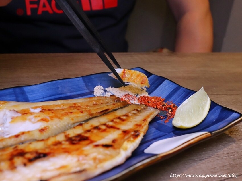 林口美食｜鳥籠炭火燒鳥～一週只營業五天的平價居酒屋，連平日也是滿滿人潮一位難求