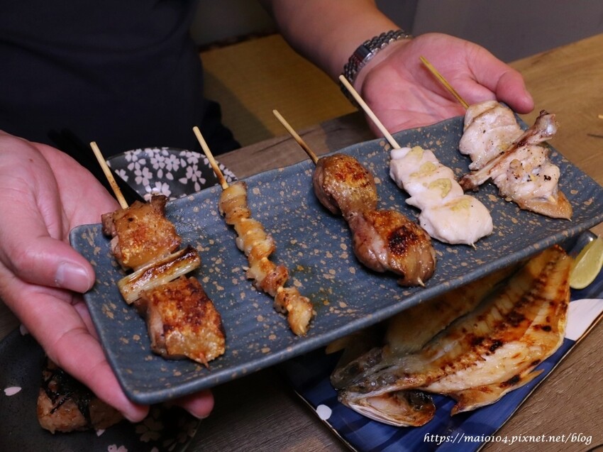 林口美食｜鳥籠炭火燒鳥～一週只營業五天的平價居酒屋，連平日也是滿滿人潮一位難求