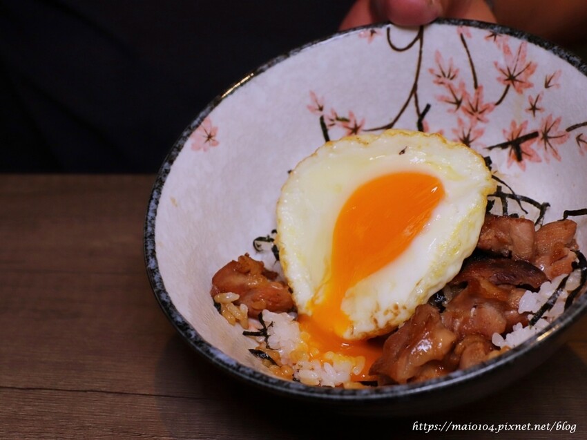 林口美食｜鳥籠炭火燒鳥～一週只營業五天的平價居酒屋，連平日也是滿滿人潮一位難求