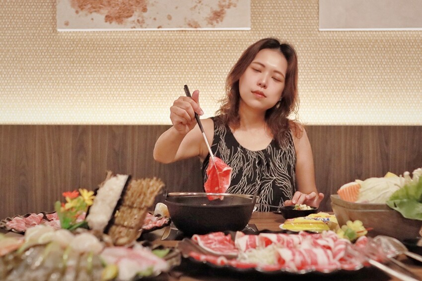 桃園鍋物/中壢瘋一鍋頂鮮鍋物,網路評價高達滿分五顆星的鍋物,我們來朝聖囉