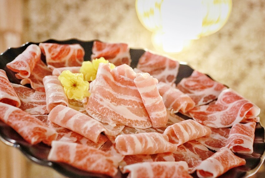 桃園鍋物/中壢瘋一鍋頂鮮鍋物,網路評價高達滿分五顆星的鍋物,我們來朝聖囉