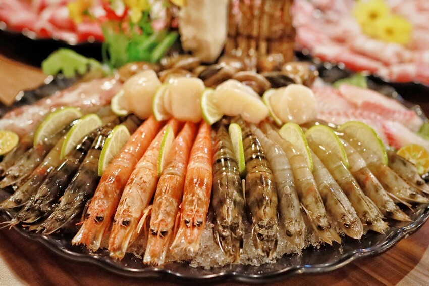 桃園鍋物/中壢瘋一鍋頂鮮鍋物,網路評價高達滿分五顆星的鍋物,我們來朝聖囉