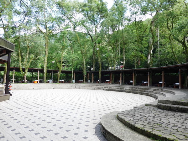 圓形劇場烤肉區-大板根 (3).jpg 圓形劇場烤肉區-大板根 (3).jpg