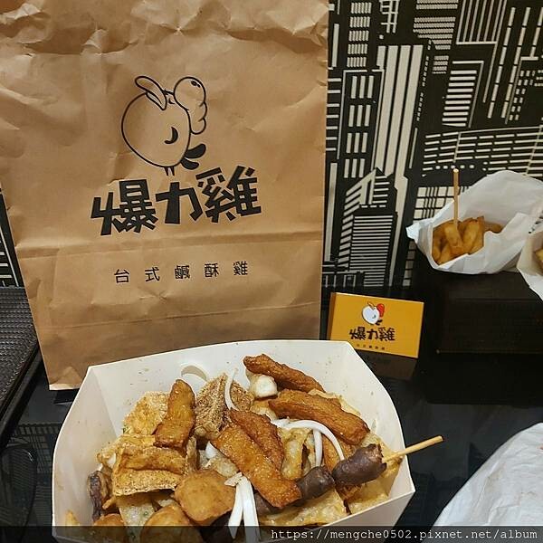 爆力台式鹽酥雞-高雄鼓山瑞豐夜市附近大塊又多汁的爆力雞排和宵夜炸物，吃一口就令人驚艷的美味