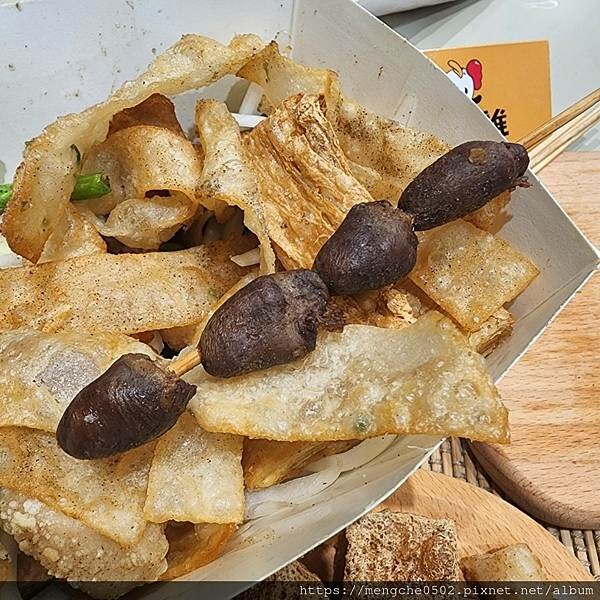 爆力台式鹽酥雞-高雄鼓山瑞豐夜市附近大塊又多汁的爆力雞排和宵夜炸物，吃一口就令人驚艷的美味