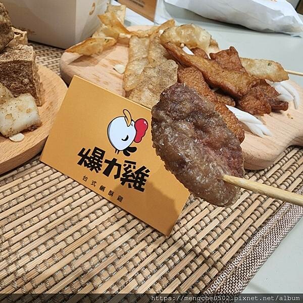 爆力台式鹽酥雞-高雄鼓山瑞豐夜市附近大塊又多汁的爆力雞排和宵夜炸物，吃一口就令人驚艷的美味