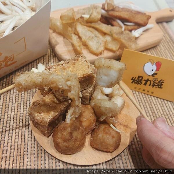 爆力台式鹽酥雞-高雄鼓山瑞豐夜市附近大塊又多汁的爆力雞排和宵夜炸物，吃一口就令人驚艷的美味