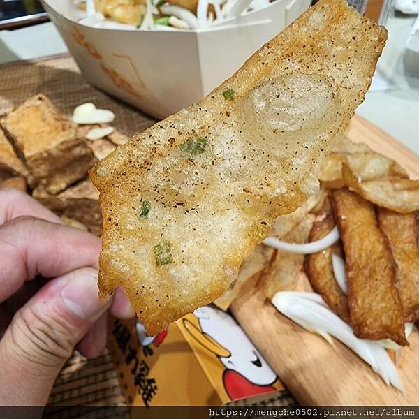 爆力台式鹽酥雞-高雄鼓山瑞豐夜市附近大塊又多汁的爆力雞排和宵夜炸物，吃一口就令人驚艷的美味