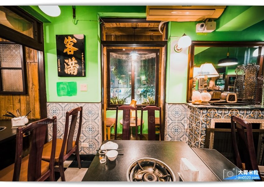 隱藏台北老公寓的人氣火鍋,香港私宅打邊爐,一鍋三吃,港式皮蛋湯居然變濃郁咖哩鍋,手工港式丸餃,感受詠香江風情！南京復興站火鍋推薦,台北長安東路美食推薦,台北港式火鍋推薦,台北鴛鴦麻辣鍋推薦,台北私廚火