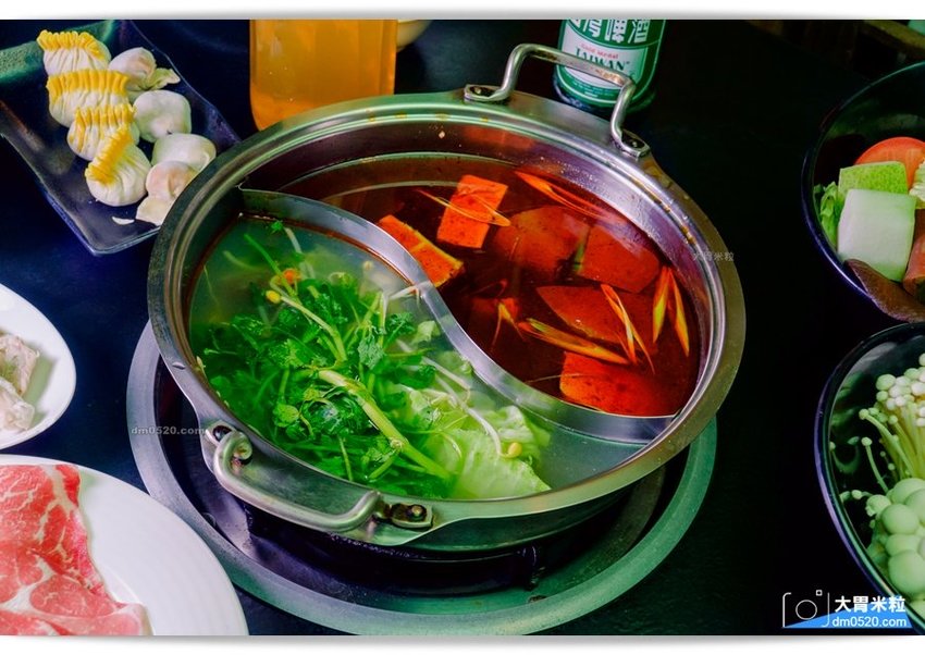 隱藏台北老公寓的人氣火鍋,香港私宅打邊爐,一鍋三吃,港式皮蛋湯居然變濃郁咖哩鍋,手工港式丸餃,感受詠香江風情！南京復興站火鍋推薦,台北長安東路美食推薦,台北港式火鍋推薦,台北鴛鴦麻辣鍋推薦,台北私廚火