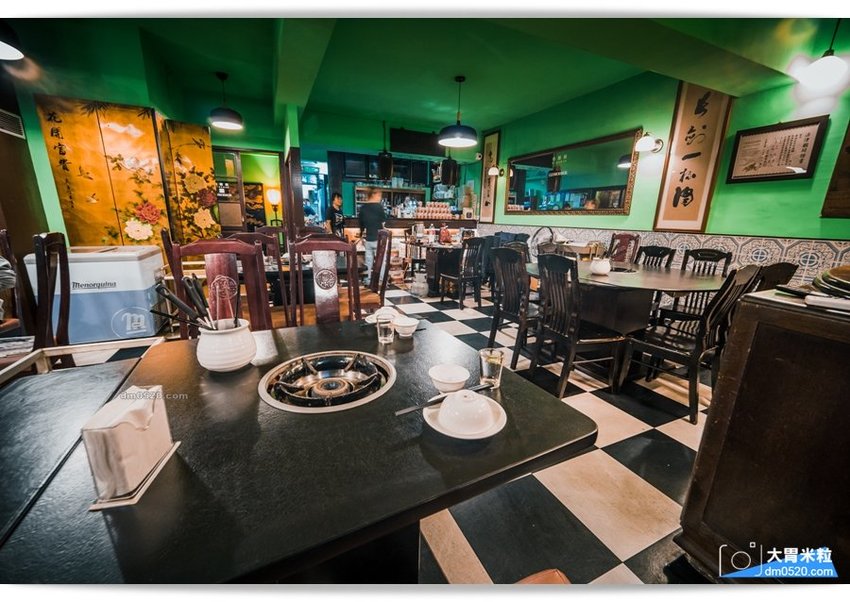 隱藏台北老公寓的人氣火鍋,香港私宅打邊爐,一鍋三吃,港式皮蛋湯居然變濃郁咖哩鍋,手工港式丸餃,感受詠香江風情！南京復興站火鍋推薦,台北長安東路美食推薦,台北港式火鍋推薦,台北鴛鴦麻辣鍋推薦,台北私廚火