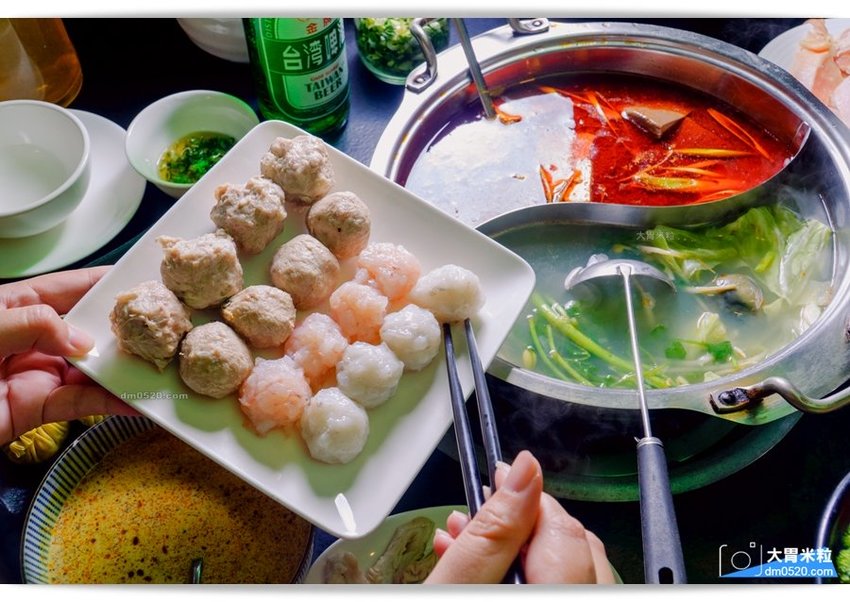 隱藏台北老公寓的人氣火鍋,香港私宅打邊爐,一鍋三吃,港式皮蛋湯居然變濃郁咖哩鍋,手工港式丸餃,感受詠香江風情！南京復興站火鍋推薦,台北長安東路美食推薦,台北港式火鍋推薦,台北鴛鴦麻辣鍋推薦,台北私廚火