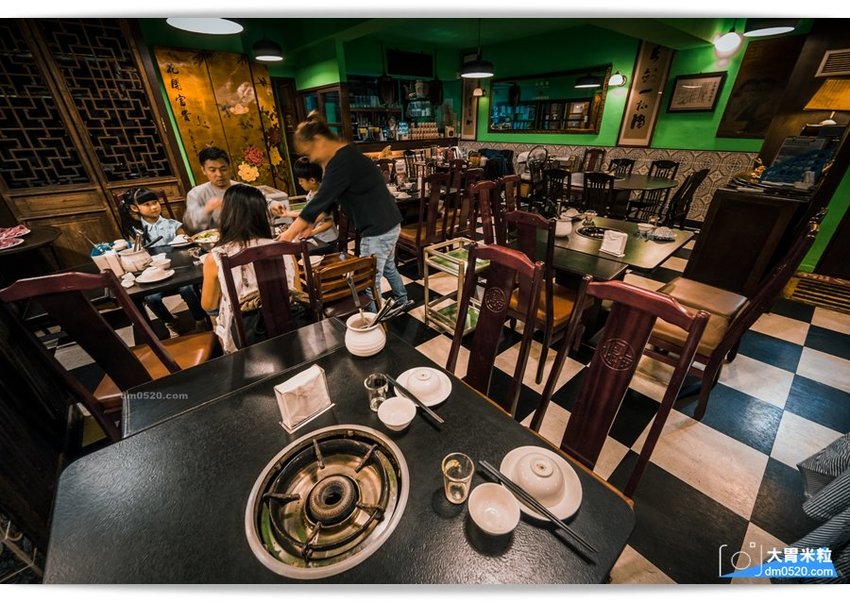 隱藏台北老公寓的人氣火鍋,香港私宅打邊爐,一鍋三吃,港式皮蛋湯居然變濃郁咖哩鍋,手工港式丸餃,感受詠香江風情！南京復興站火鍋推薦,台北長安東路美食推薦,台北港式火鍋推薦,台北鴛鴦麻辣鍋推薦,台北私廚火