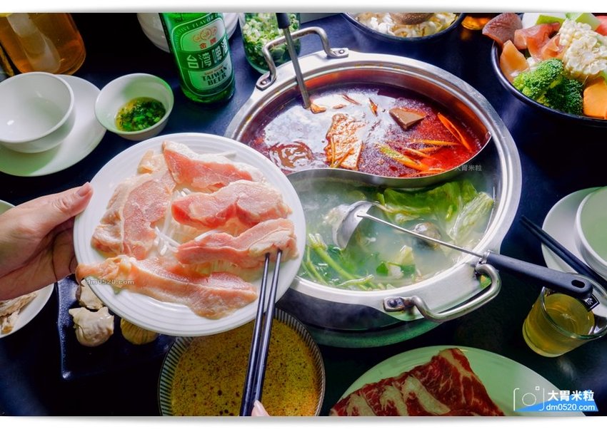 隱藏台北老公寓的人氣火鍋,香港私宅打邊爐,一鍋三吃,港式皮蛋湯居然變濃郁咖哩鍋,手工港式丸餃,感受詠香江風情！南京復興站火鍋推薦,台北長安東路美食推薦,台北港式火鍋推薦,台北鴛鴦麻辣鍋推薦,台北私廚火