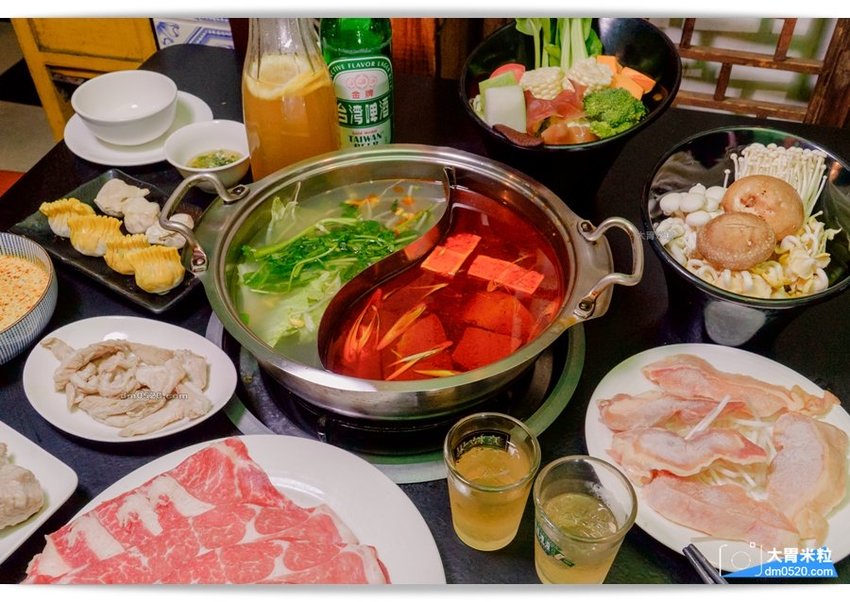隱藏台北老公寓的人氣火鍋,香港私宅打邊爐,一鍋三吃,港式皮蛋湯居然變濃郁咖哩鍋,手工港式丸餃,感受詠香江風情！南京復興站火鍋推薦,台北長安東路美食推薦,台北港式火鍋推薦,台北鴛鴦麻辣鍋推薦,台北私廚火