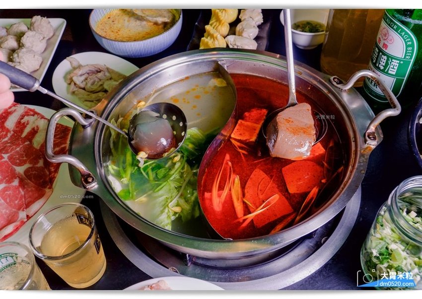 隱藏台北老公寓的人氣火鍋,香港私宅打邊爐,一鍋三吃,港式皮蛋湯居然變濃郁咖哩鍋,手工港式丸餃,感受詠香江風情！南京復興站火鍋推薦,台北長安東路美食推薦,台北港式火鍋推薦,台北鴛鴦麻辣鍋推薦,台北私廚火