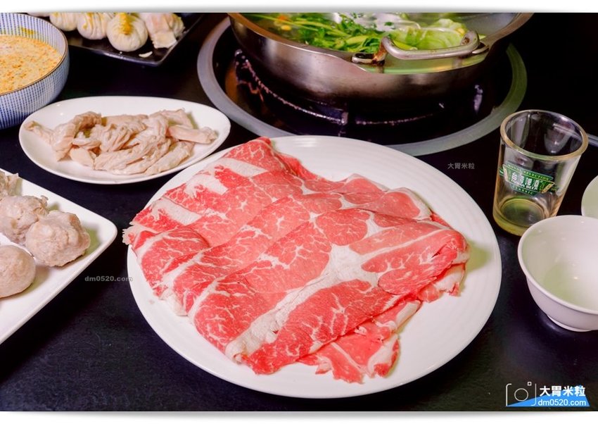 隱藏台北老公寓的人氣火鍋,香港私宅打邊爐,一鍋三吃,港式皮蛋湯居然變濃郁咖哩鍋,手工港式丸餃,感受詠香江風情！南京復興站火鍋推薦,台北長安東路美食推薦,台北港式火鍋推薦,台北鴛鴦麻辣鍋推薦,台北私廚火