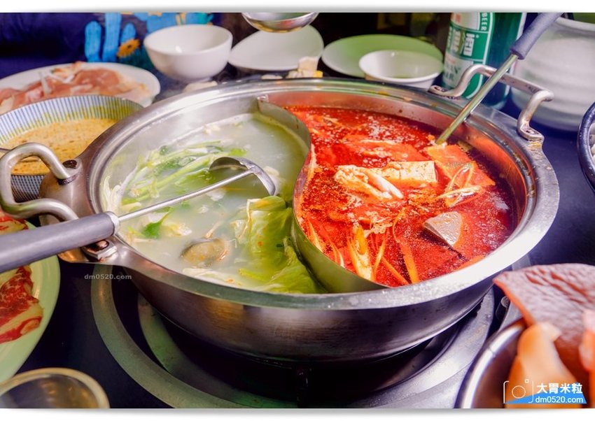 隱藏台北老公寓的人氣火鍋,香港私宅打邊爐,一鍋三吃,港式皮蛋湯居然變濃郁咖哩鍋,手工港式丸餃,感受詠香江風情！南京復興站火鍋推薦,台北長安東路美食推薦,台北港式火鍋推薦,台北鴛鴦麻辣鍋推薦,台北私廚火