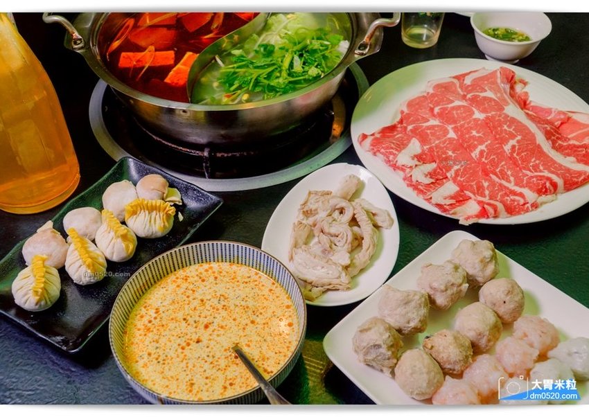 隱藏台北老公寓的人氣火鍋,香港私宅打邊爐,一鍋三吃,港式皮蛋湯居然變濃郁咖哩鍋,手工港式丸餃,感受詠香江風情！南京復興站火鍋推薦,台北長安東路美食推薦,台北港式火鍋推薦,台北鴛鴦麻辣鍋推薦,台北私廚火