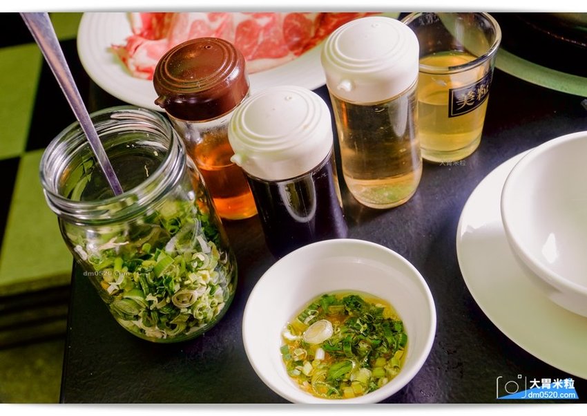 隱藏台北老公寓的人氣火鍋,香港私宅打邊爐,一鍋三吃,港式皮蛋湯居然變濃郁咖哩鍋,手工港式丸餃,感受詠香江風情！南京復興站火鍋推薦,台北長安東路美食推薦,台北港式火鍋推薦,台北鴛鴦麻辣鍋推薦,台北私廚火