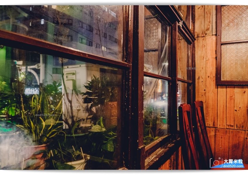 隱藏台北老公寓的人氣火鍋,香港私宅打邊爐,一鍋三吃,港式皮蛋湯居然變濃郁咖哩鍋,手工港式丸餃,感受詠香江風情！南京復興站火鍋推薦,台北長安東路美食推薦,台北港式火鍋推薦,台北鴛鴦麻辣鍋推薦,台北私廚火