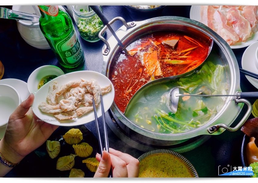 隱藏台北老公寓的人氣火鍋,香港私宅打邊爐,一鍋三吃,港式皮蛋湯居然變濃郁咖哩鍋,手工港式丸餃,感受詠香江風情！南京復興站火鍋推薦,台北長安東路美食推薦,台北港式火鍋推薦,台北鴛鴦麻辣鍋推薦,台北私廚火