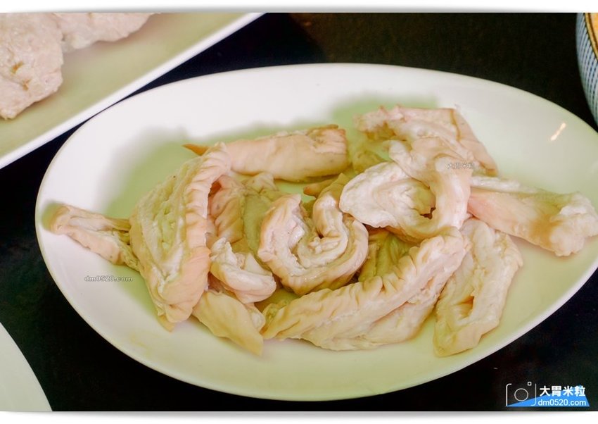 隱藏台北老公寓的人氣火鍋,香港私宅打邊爐,一鍋三吃,港式皮蛋湯居然變濃郁咖哩鍋,手工港式丸餃,感受詠香江風情！南京復興站火鍋推薦,台北長安東路美食推薦,台北港式火鍋推薦,台北鴛鴦麻辣鍋推薦,台北私廚火