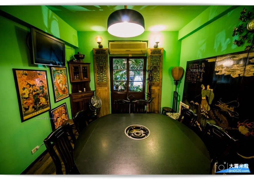 隱藏台北老公寓的人氣火鍋,香港私宅打邊爐,一鍋三吃,港式皮蛋湯居然變濃郁咖哩鍋,手工港式丸餃,感受詠香江風情！南京復興站火鍋推薦,台北長安東路美食推薦,台北港式火鍋推薦,台北鴛鴦麻辣鍋推薦,台北私廚火