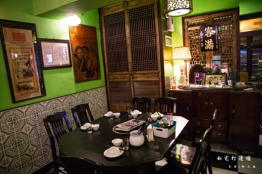 台北｜香港私宅打邊爐｜終於吃到了～！！！古色古香私宅裡的港式火鍋獨創一鍋三吃～帶點微微辣度的咖哩鍋超迷人！捷運南京復興美食