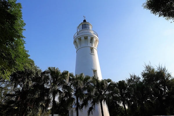 白沙岬燈塔:【桃園觀音景點】白沙岬燈塔~浪漫的唯美地中海公廁,白如雪的純淨燈塔,台灣本島最西美拍取景勝地