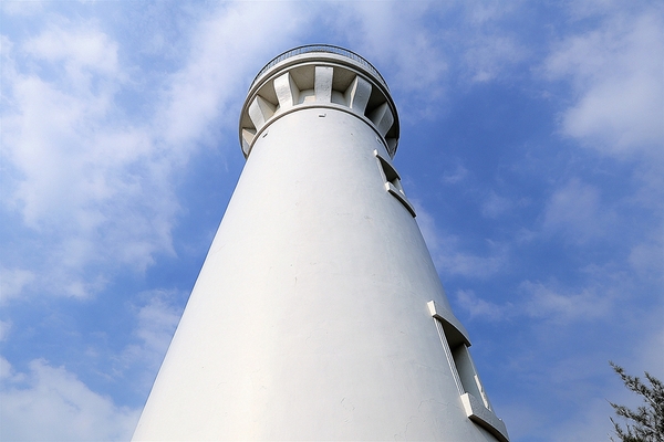 白沙岬燈塔:【桃園觀音景點】白沙岬燈塔~浪漫的唯美地中海公廁,白如雪的純淨燈塔,台灣本島最西美拍取景勝地