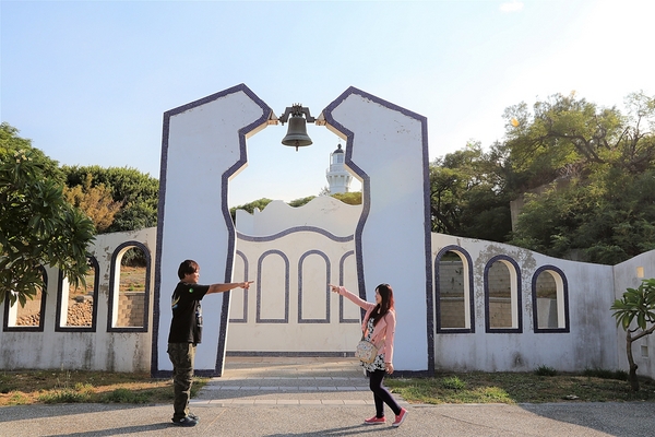白沙岬燈塔:【桃園觀音景點】白沙岬燈塔~浪漫的唯美地中海公廁,白如雪的純淨燈塔,台灣本島最西美拍取景勝地