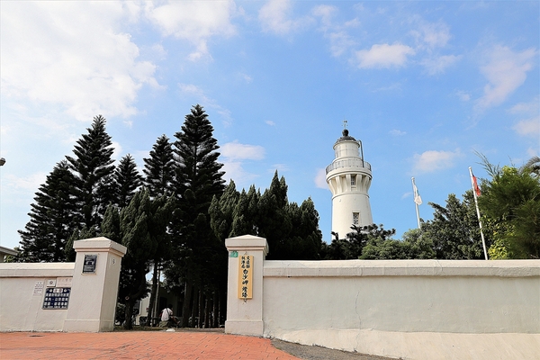 白沙岬燈塔:【桃園觀音景點】白沙岬燈塔~浪漫的唯美地中海公廁,白如雪的純淨燈塔,台灣本島最西美拍取景勝地