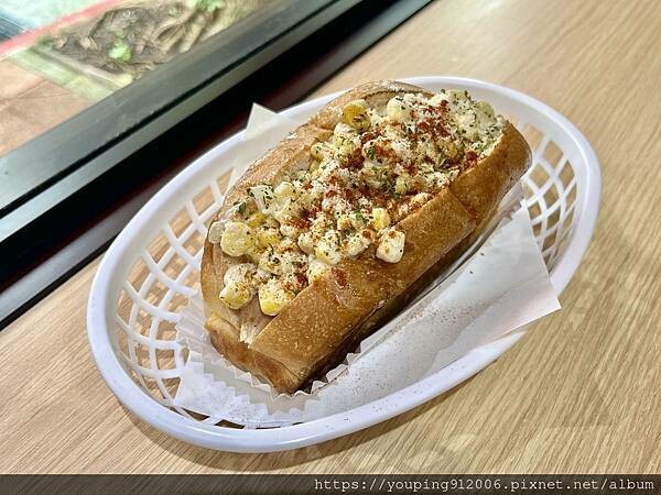 台北信義區｜Salty Dog 塩狗•熱狗堡，用布里歐當外層麵包，更多了幾分奶香味，還有Taco碗可以選擇(附菜單)