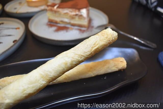 台中西屯區 精品咖啡 手作甜點 | 湮云 Lostcloud Cafe 復古收音機的主題咖啡廳 安靜舒適的空間，合適讀書、聊天、辦公、洽談工作、公司行號包場開會 -  就是這樣。吃喝玩樂。愛漂亮部落格