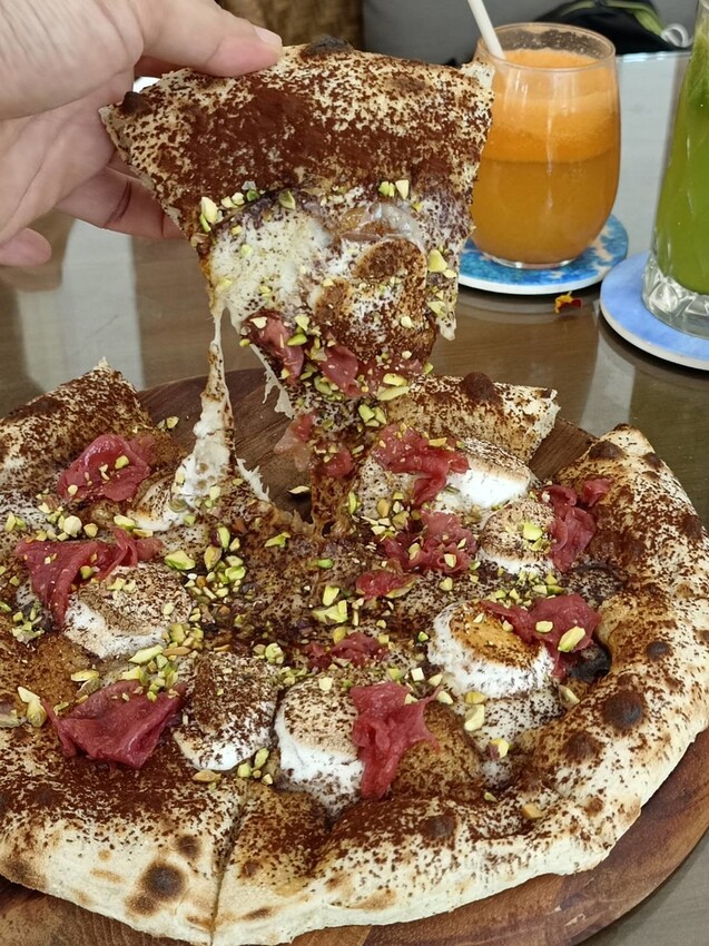 377313.jpg - 【台北.士林】陽明山蔬食餐廳推薦。快樂鳥蔬食餐廳。寵物友善可落地不能坐椅子。開心果棉花糖比薩