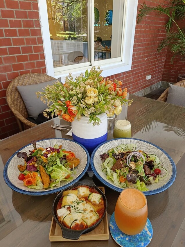 377065.jpg - 【台北.士林】陽明山蔬食餐廳推薦。快樂鳥蔬食餐廳。寵物友善可落地不能坐椅子。開心果棉花糖比薩