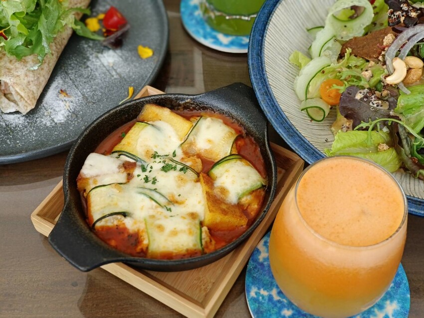 377444.jpg - 【台北.士林】陽明山蔬食餐廳推薦。快樂鳥蔬食餐廳。寵物友善可落地不能坐椅子。開心果棉花糖比薩