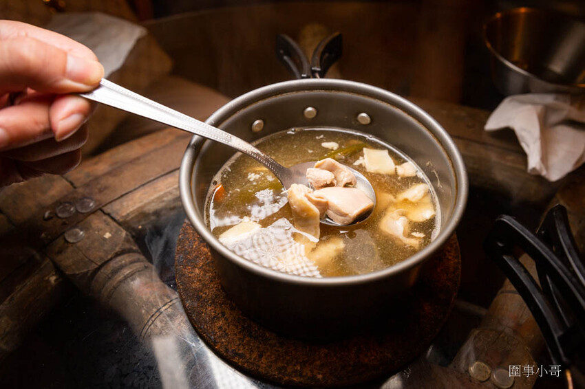 高雄左營美食-路邊烤肉,大口吃肉大碗喝酒!便宜美味的各式燒烤讓你生啤酒一杯接一杯啦~喝酒不開車開車不喝酒而且喝太多對身體也不好喔喔喔! @圍事小哥的幸福相框