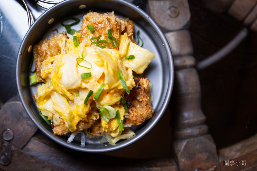 高雄左營美食-路邊烤肉,大口吃肉大碗喝酒!便宜美味的各式燒烤讓你生啤酒一杯接一杯啦~喝酒不開車開車不喝酒而且喝太多對身體也不好喔喔喔! @圍事小哥的幸福相框