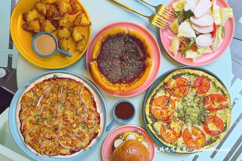 芝加哥深盤披薩超誇張！起司都拉不完，170元就能吃到道地薄披薩，主廚畢業藍帶學院，還曾任職美國五星級飯店廚師，4.9顆星超強