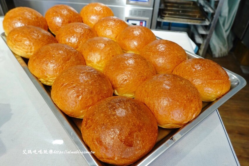 芝加哥深盤披薩超誇張！起司都拉不完，170元就能吃到道地薄披薩，主廚畢業藍帶學院，還曾任職美國五星級飯店廚師，4.9顆星超強