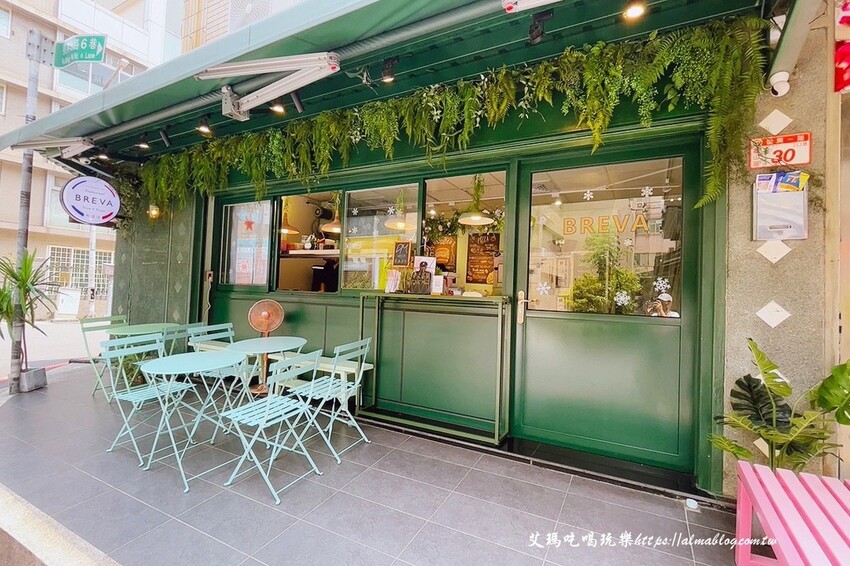 芝加哥深盤披薩超誇張！起司都拉不完，170元就能吃到道地薄披薩，主廚畢業藍帶學院，還曾任職美國五星級飯店廚師，4.9顆星超強