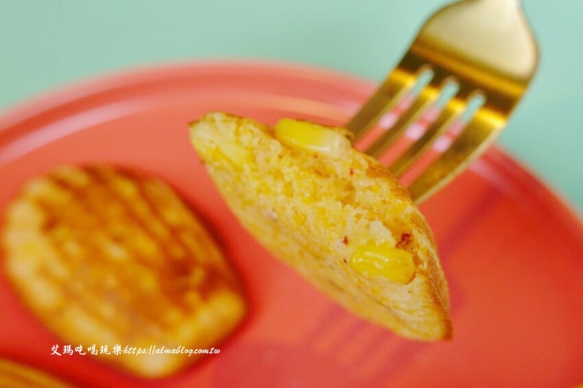 芝加哥深盤披薩超誇張！起司都拉不完，170元就能吃到道地薄披薩，主廚畢業藍帶學院，還曾任職美國五星級飯店廚師，4.9顆星超強