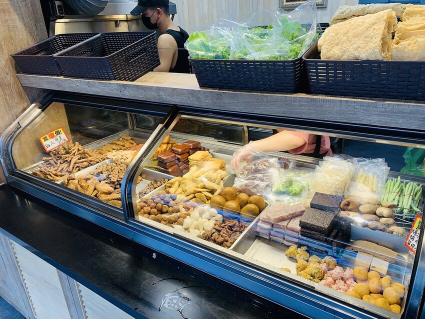 【桃園滷味】易牙三杯炒滷味,中正路桃園觀光夜市商圈滷味推薦,先滷再炒三杯滷味,宵夜/下酒菜/晚餐都超美