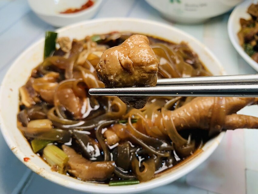 【桃園滷味】易牙三杯炒滷味,中正路桃園觀光夜市商圈滷味推薦,先滷再炒三杯滷味,宵夜/下酒菜/晚餐都超美