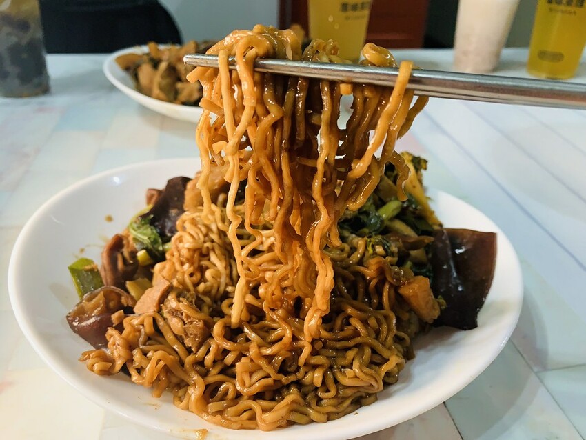 【桃園滷味】易牙三杯炒滷味,中正路桃園觀光夜市商圈滷味推薦,先滷再炒三杯滷味,宵夜/下酒菜/晚餐都超美