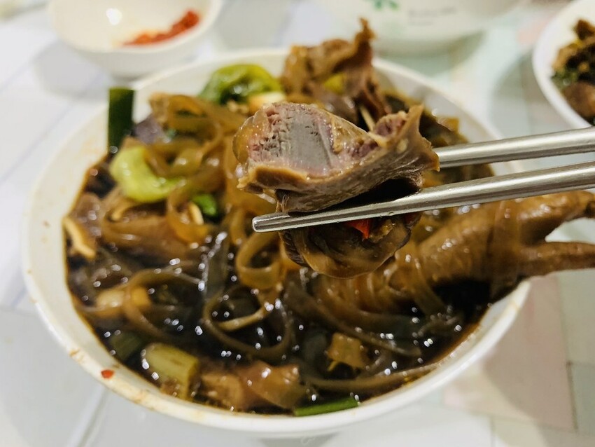 【桃園滷味】易牙三杯炒滷味,中正路桃園觀光夜市商圈滷味推薦,先滷再炒三杯滷味,宵夜/下酒菜/晚餐都超美