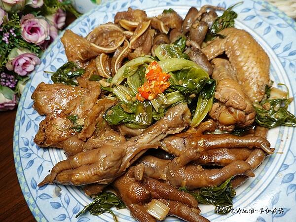 追劇宵夜-易牙三杯炒滷味 (6).jpg