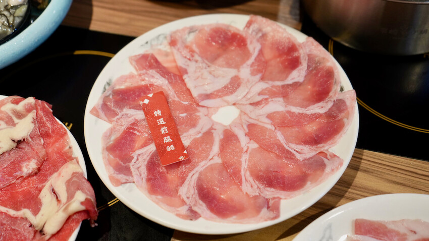 [台中] 築崎相撲鍋物-興大殿｜台中興大美食推薦！高CP值！最低$170自助吧吃到飽